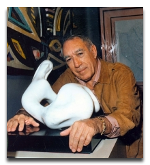 Anthony Quinn with sculpture